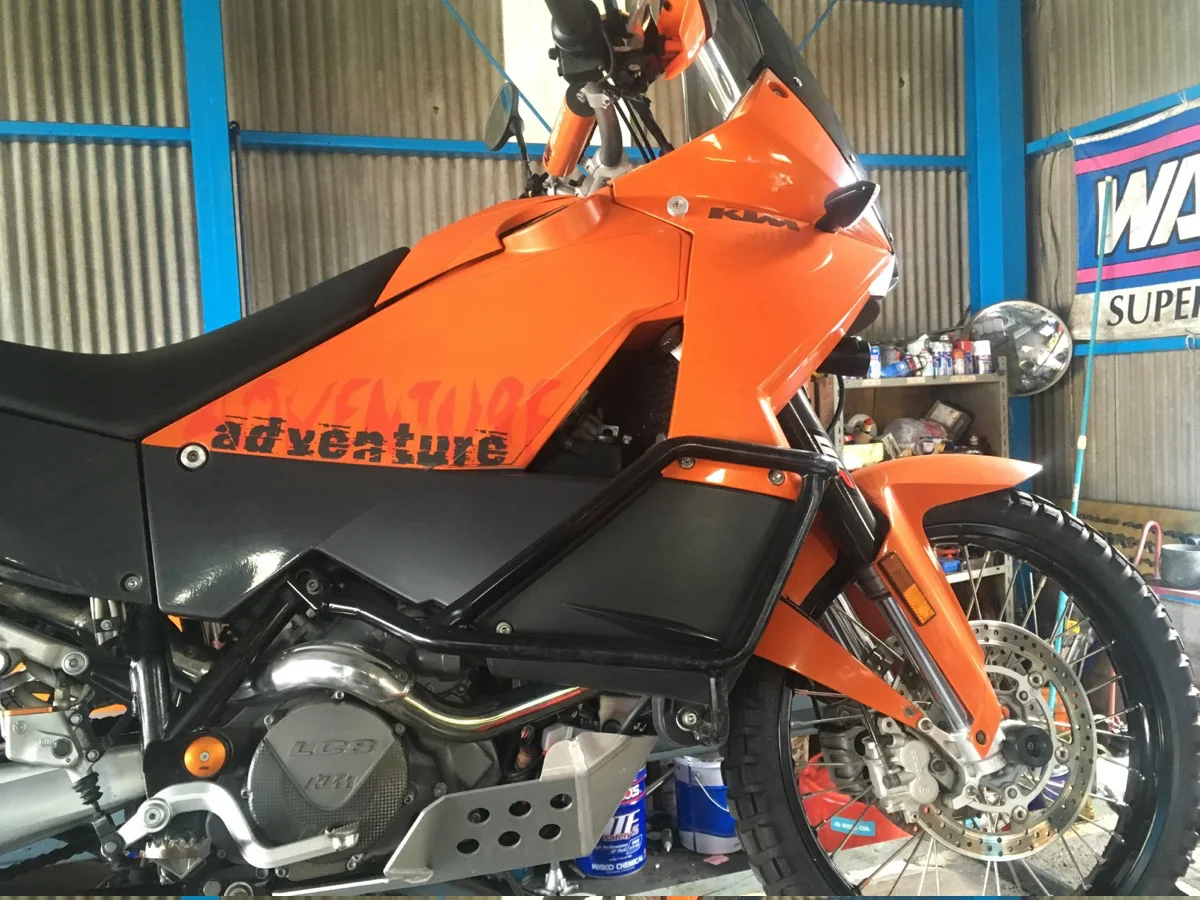 KTM 990アドベンチャー 作業画像 02