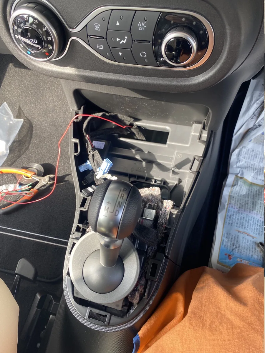 TWINGO キャンセラー取り付け 作業画像 03