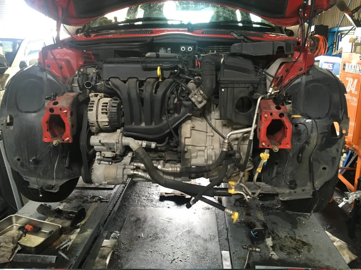 BMW ミニR50系　オーバーヒート 作業画像 03
