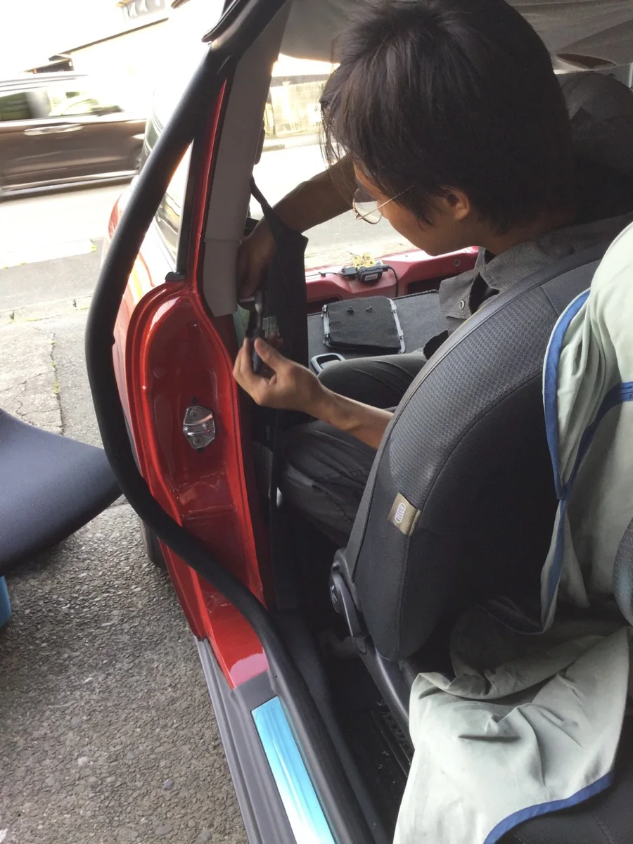 BMW ミニ　天井修理 作業画像 09