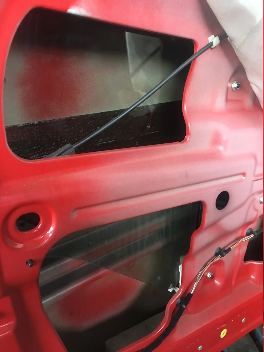 FIAT500 パワーウィンドゥ故障 作業画像 03