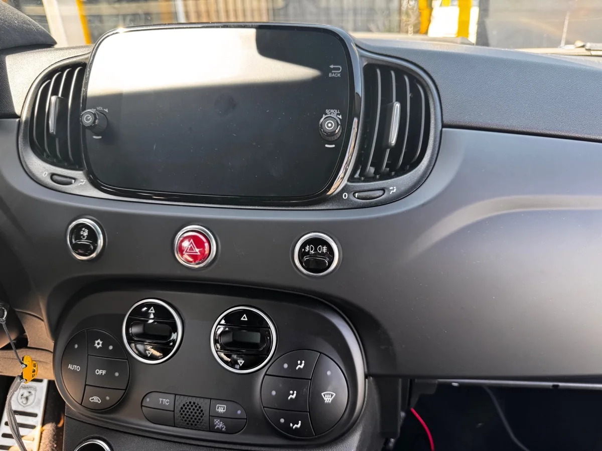 Fiat Abarth ETC取り付け 作業画像 02