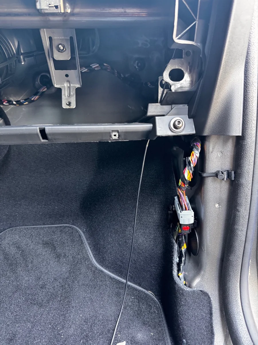 Fiat Abarth ETC取り付け 作業画像 06