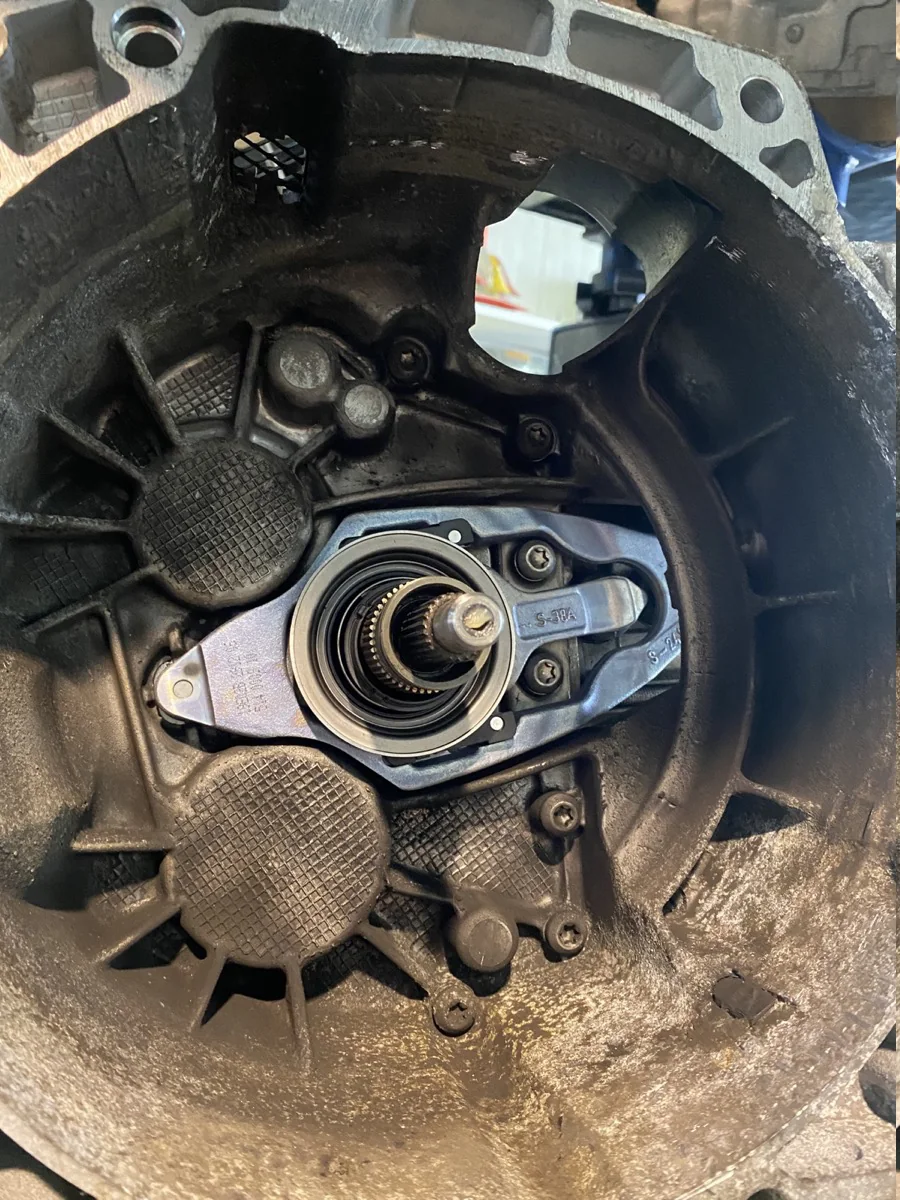 ゴルフⅥ ヴァリアント　デュアルクラッチ交換 作業画像 11