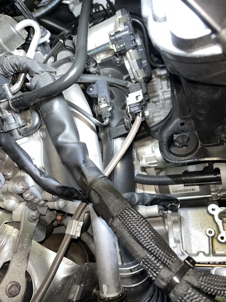 メルセデス　CLA200 ミッションフルード交換 作業画像 01