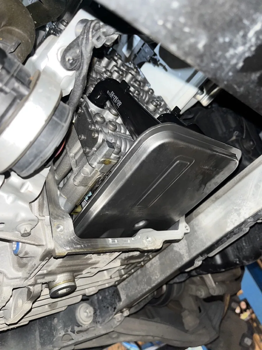 メルセデス　CLA200 ミッションフルード交換 作業画像 03