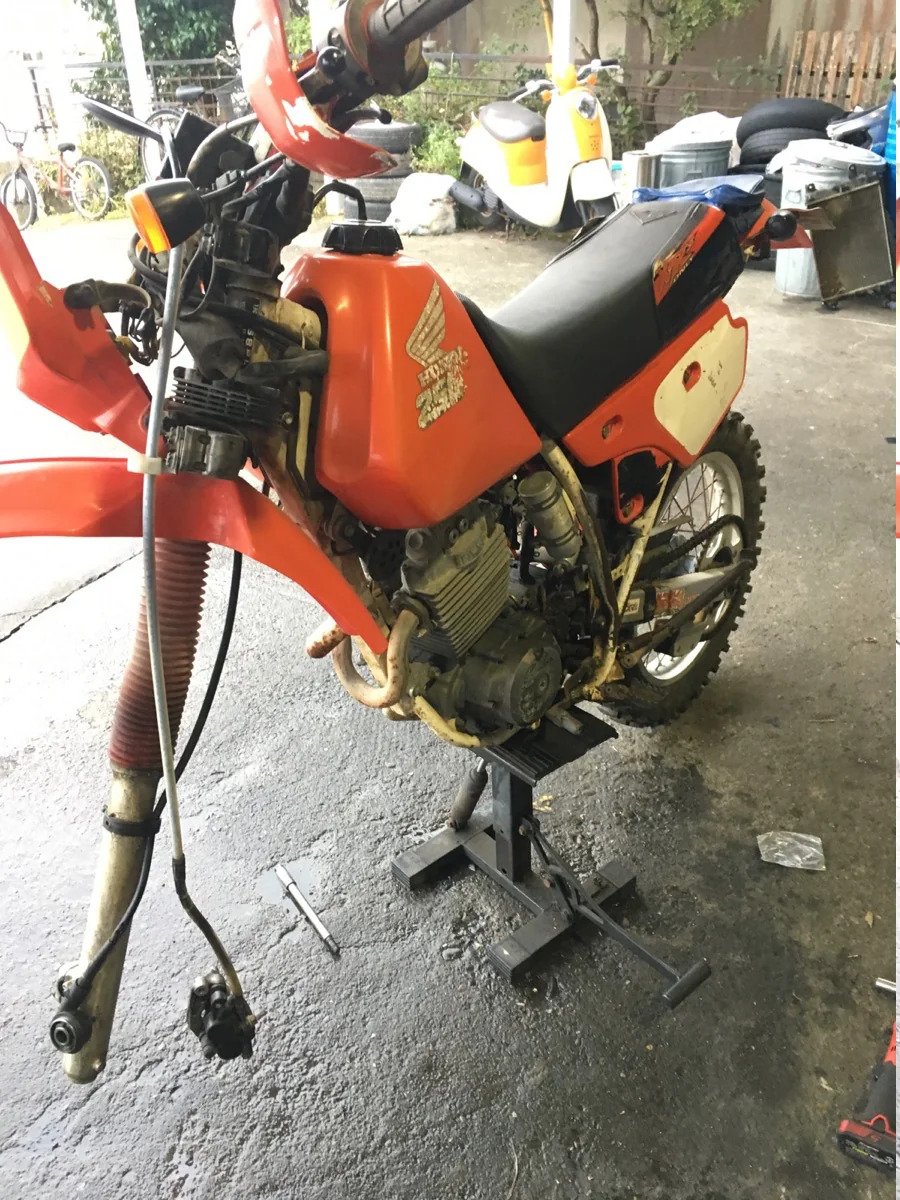 バイク　Fフォークオイル漏れ修理 作業画像 01