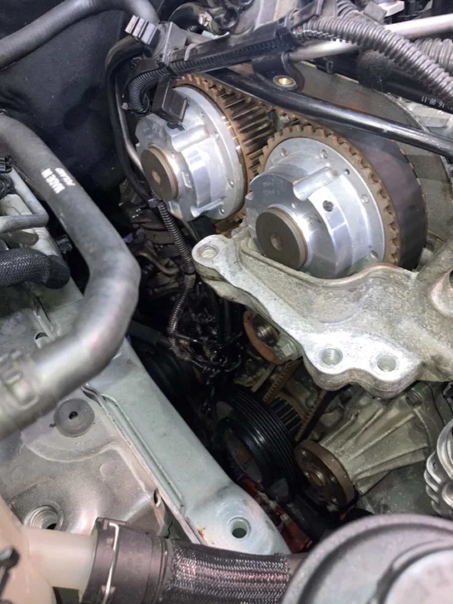 VOLVO  V60 タイミングベルト交換　他 作業画像 02