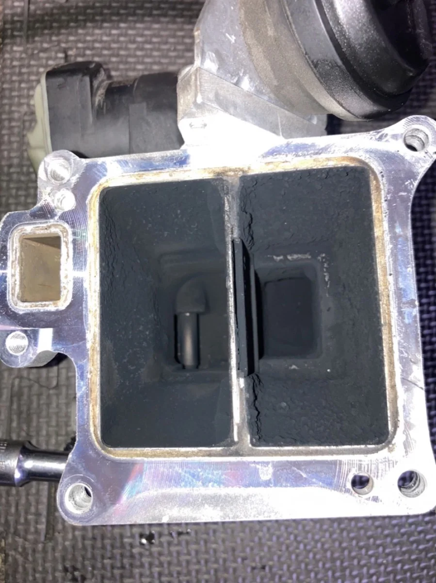 VOLVO XC60 修理 作業画像 02