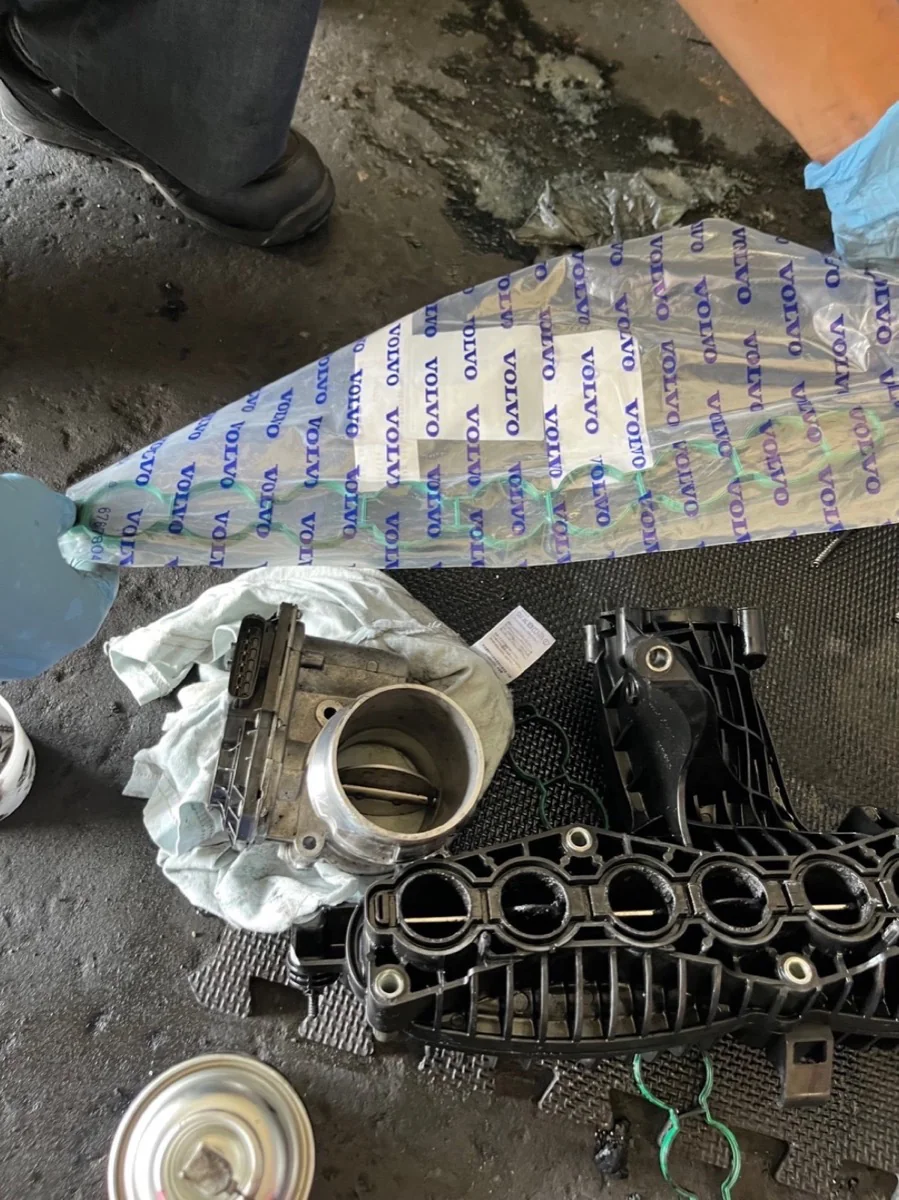 VOLVO XC60 修理 作業画像 12